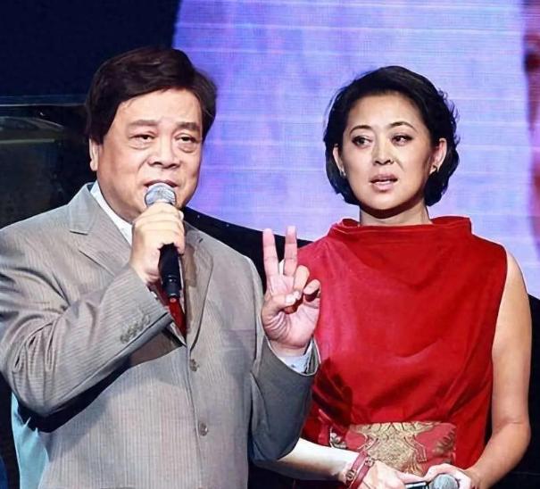 赵忠祥去世，财产为什么没给亲人，却给了倪萍，答案让人动容赵忠祥和倪萍确实有几