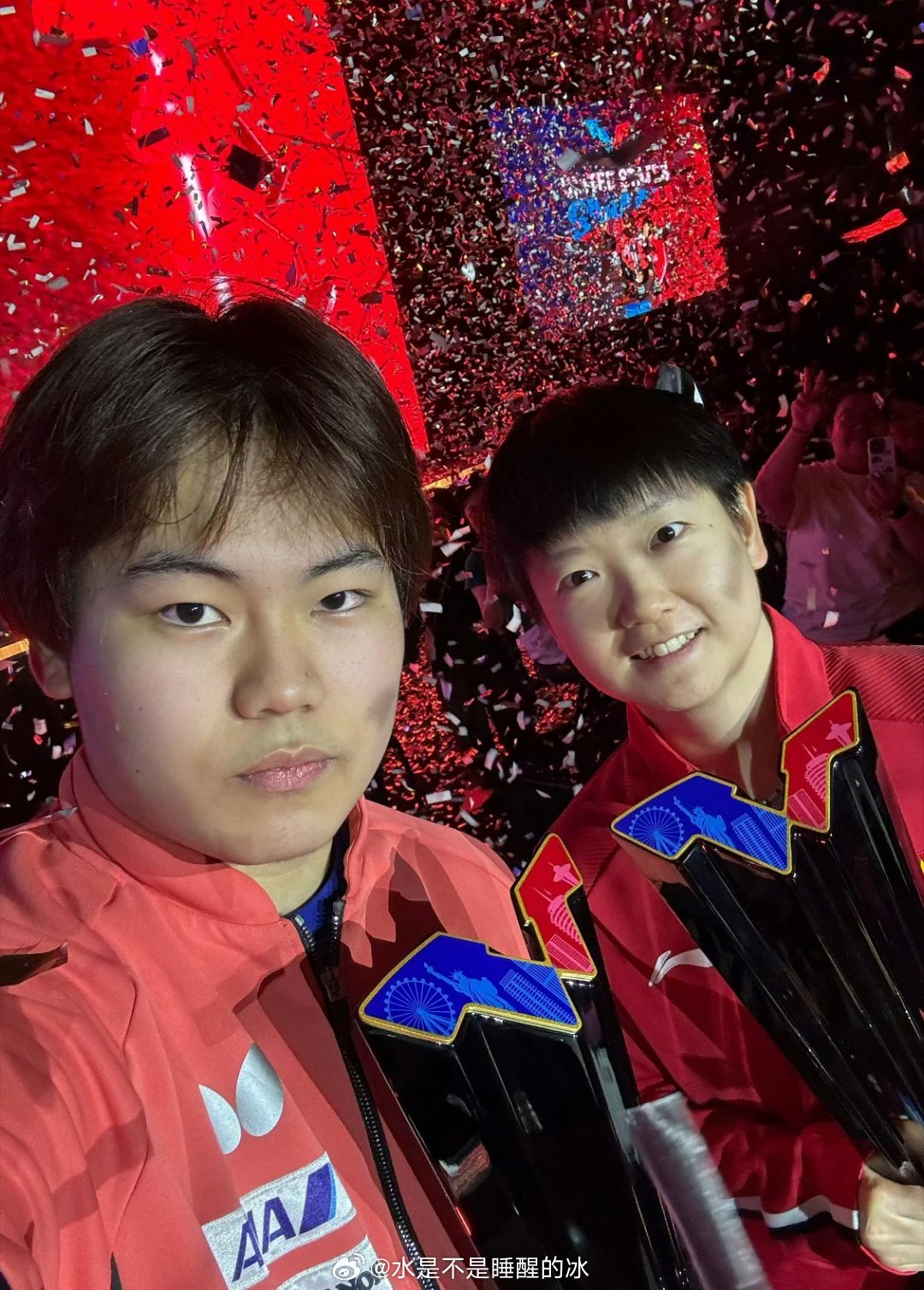 王队长，莎莎旁边不是你我看着老别扭了。“你快回来，我已经承受不来”。