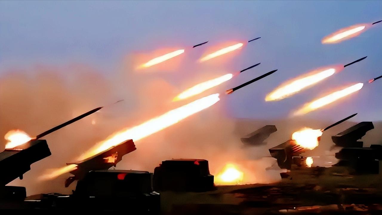 谁也没想到,俄军明明离乌克兰核心城市咫尺之遥，却始终没硬刚强攻，反倒死磕顿巴斯和