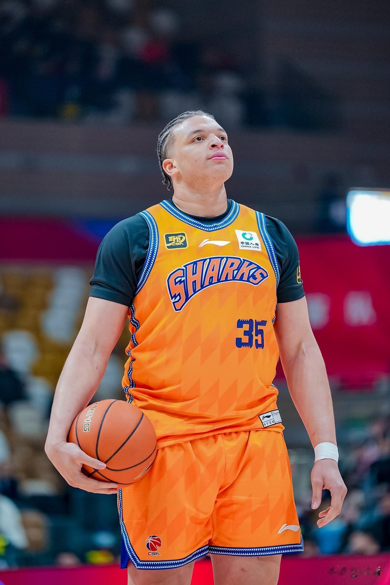 洛夫顿真的是上海男篮的“定时炸弹”，上海男篮这几名球员均没有兑现天赋，卢伟这下难