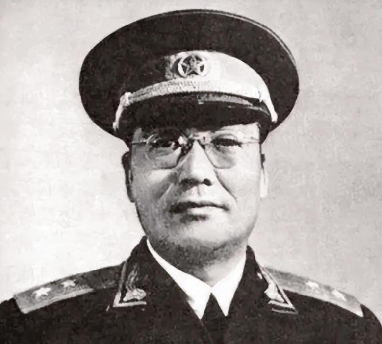 1955年3月，周总理特意叫来了韩将军。他说：你是要上将还是中将？可没想到，韩将