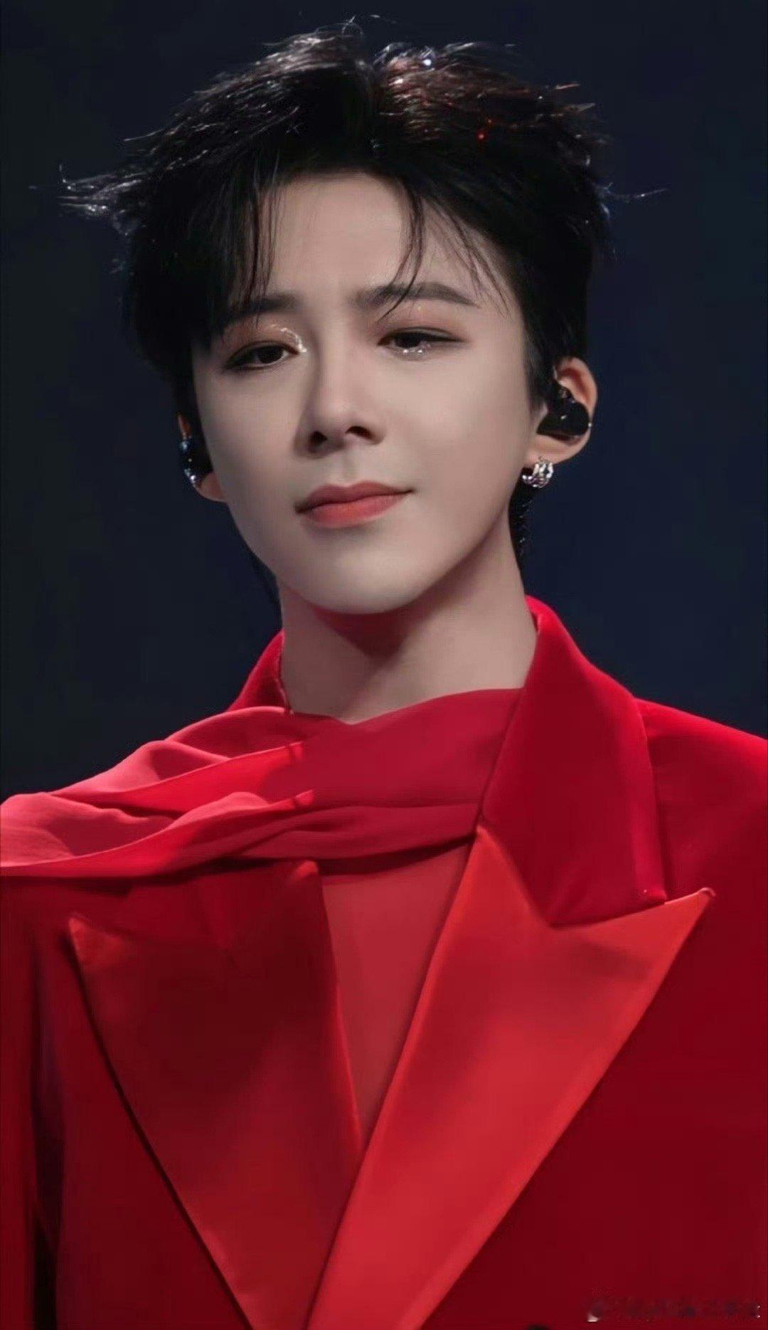 刘宇宁表演：顶胯扭腰帅到飞起刘宇宁内心：哎呀我怎么又害羞啦我们：别害羞！继续跳！