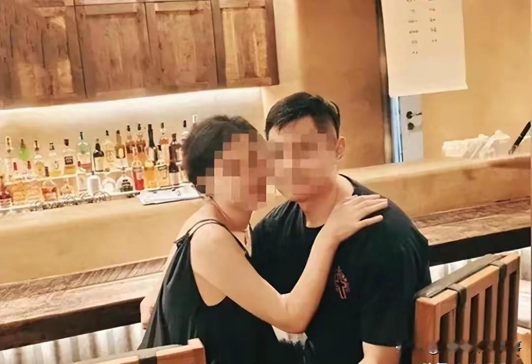 上海金鹏航空那个飞行学员孟某,最近被前女友邬女士锤得那叫一个狠——直接甩了份49
