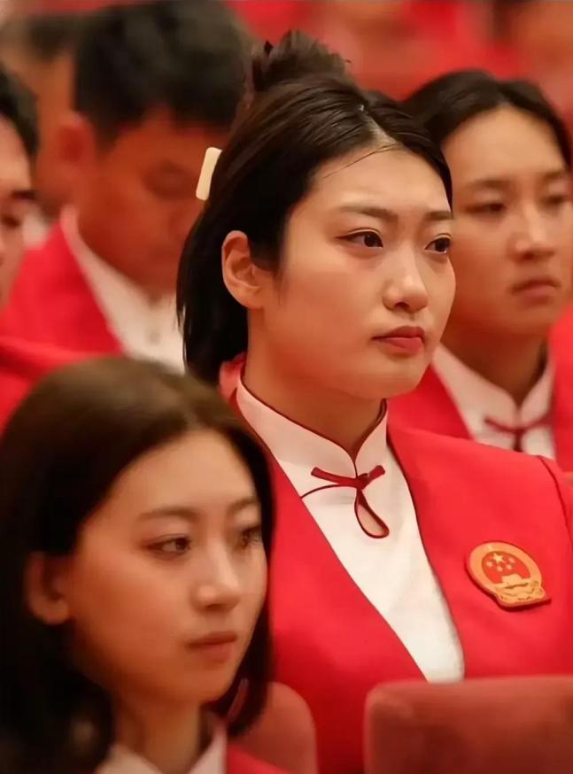特权球员真能这么玩？李梦缺席国家队集训却放话“随时为国效力”，球迷们炸锅了！