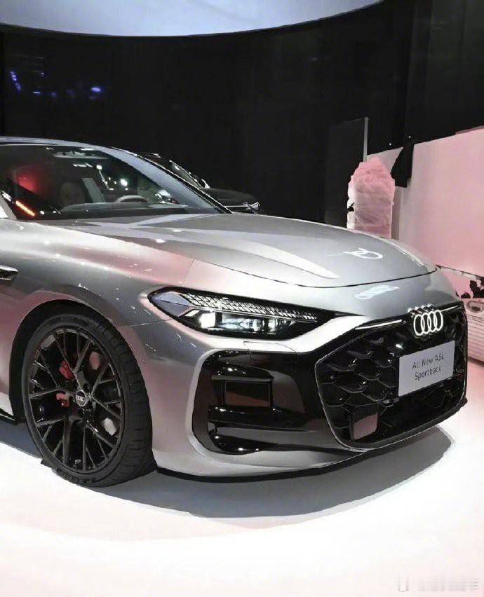 探索未来出行的优雅与动力，上汽奥迪A5LSportback即将于8月1日震撼上