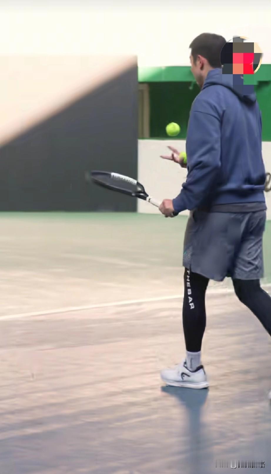 马龙和许昕都开始转战网球了。元旦那天马龙发动态，他说用运动开启新的一年，原来他