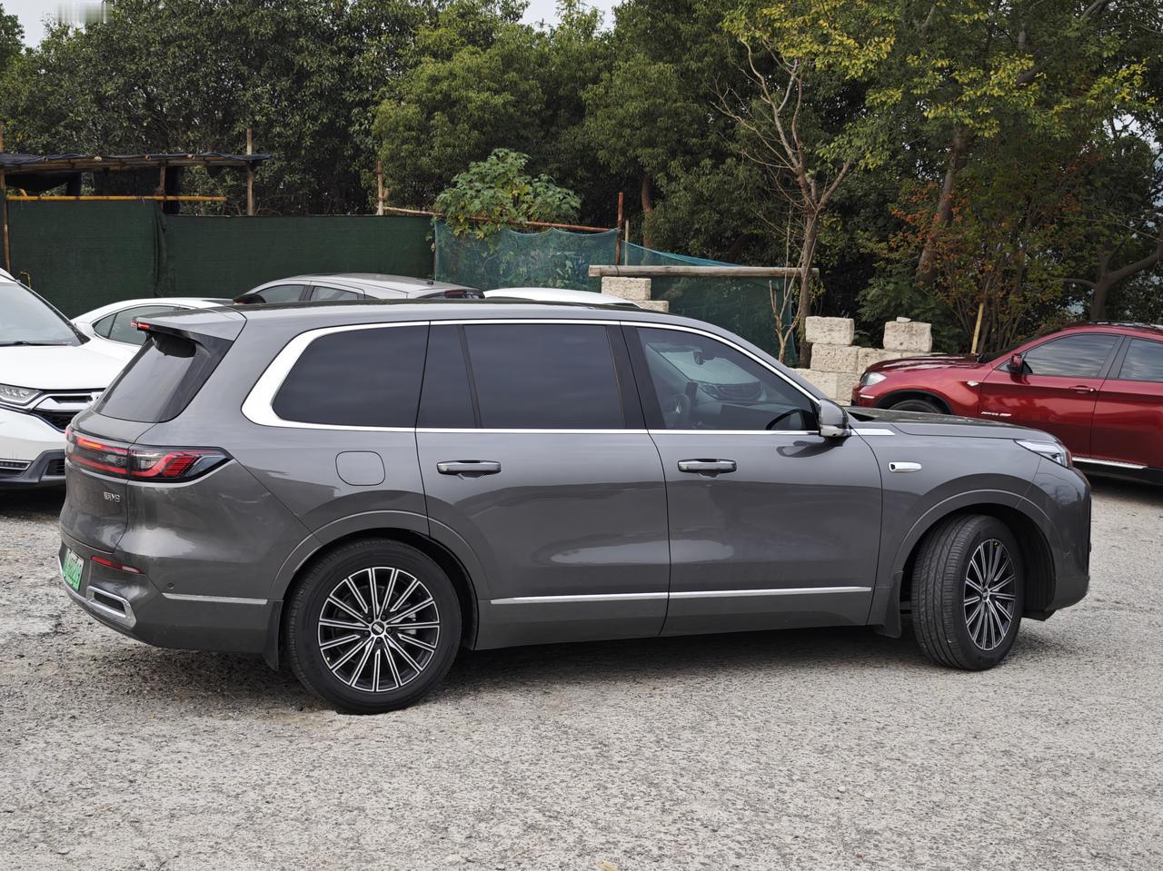 11月6号，偶遇吉利银河M9，又大又帅气。17万出头，能买到车长5米2的大型