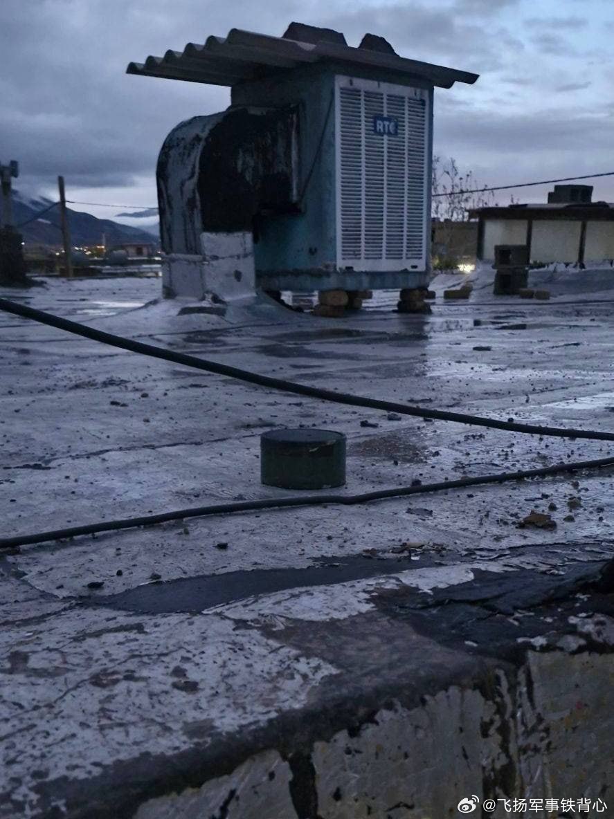 来自设拉子的影像显示，多枚CBU-105传感器引爆武器携带的反装甲末敏弹散落在城