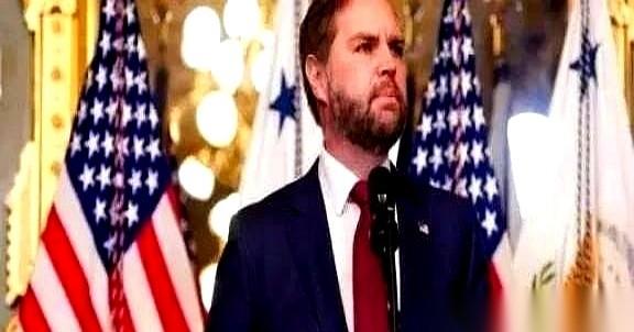 美国一个前副总统，叫万斯，最近公开捶大腿。说后悔了。悔什么？悔当年苏联倒下后