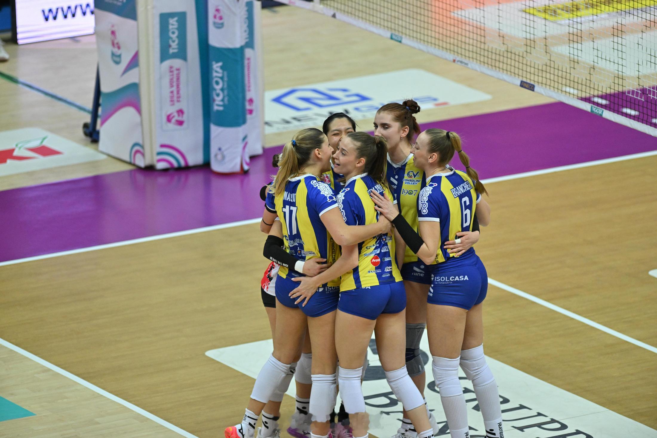 【朱婷12分单场MVP科内主场3比0圣乔瓦尼】北京时间24日凌晨，2025-2