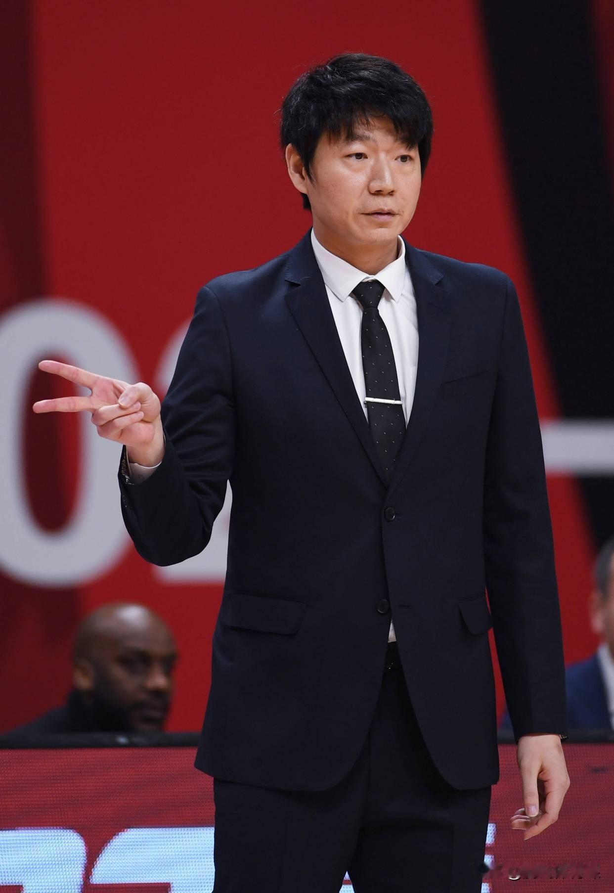 邱彪关键时刻出昏招，山东客场88:94不敌广东。CBA常规赛第六轮，两连败的