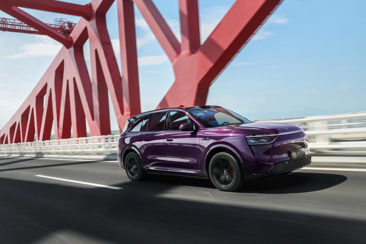 “豪华不贵养”是真的？实测问界M8每月能省多少钱买豪华SUV的人可能不在乎用车