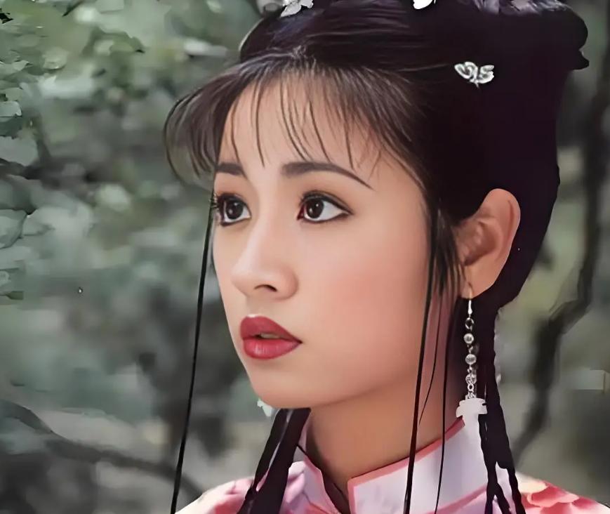 当年，在一场拍卖会上，林心如为了喜欢的项链，不惜花费3亿拍下，但保姆做错了事情，