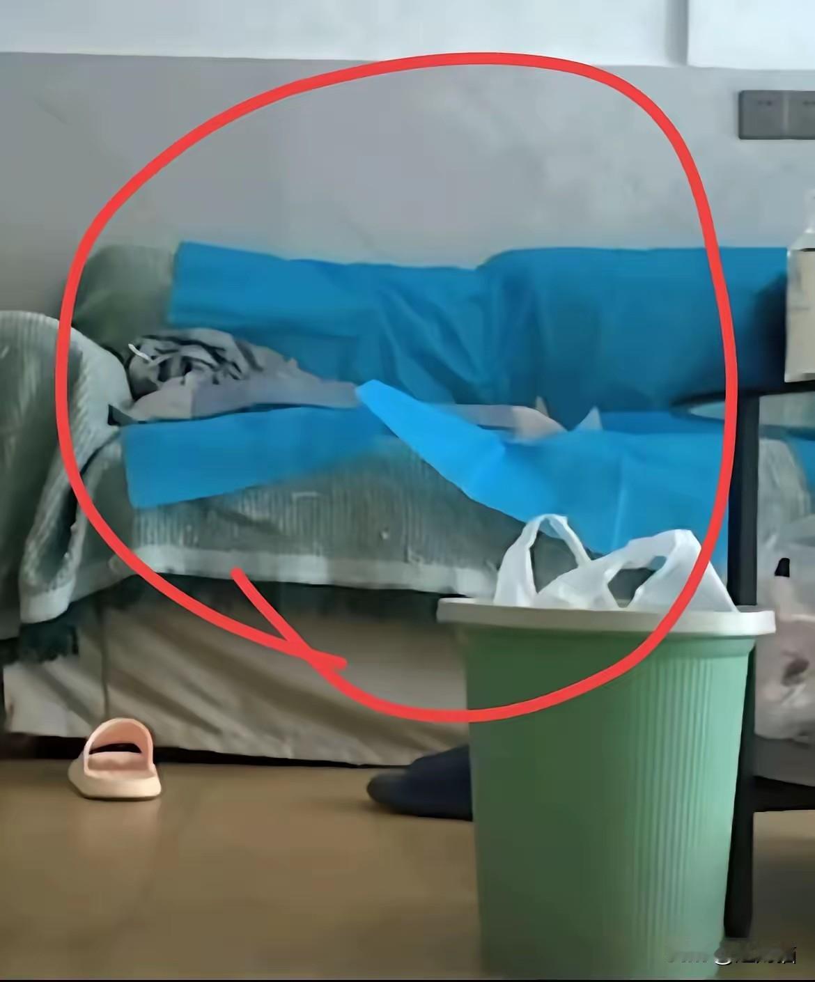 美丽的眼科医生和副院长之间的事！两人都是人中龙凤高级知识分子，高智商人才，干出