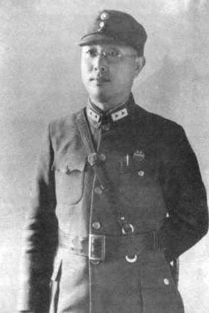 1949年，国军中将张轸率部起义，毛主席给萧劲光等人发报：“抽调两个师，让张轸当