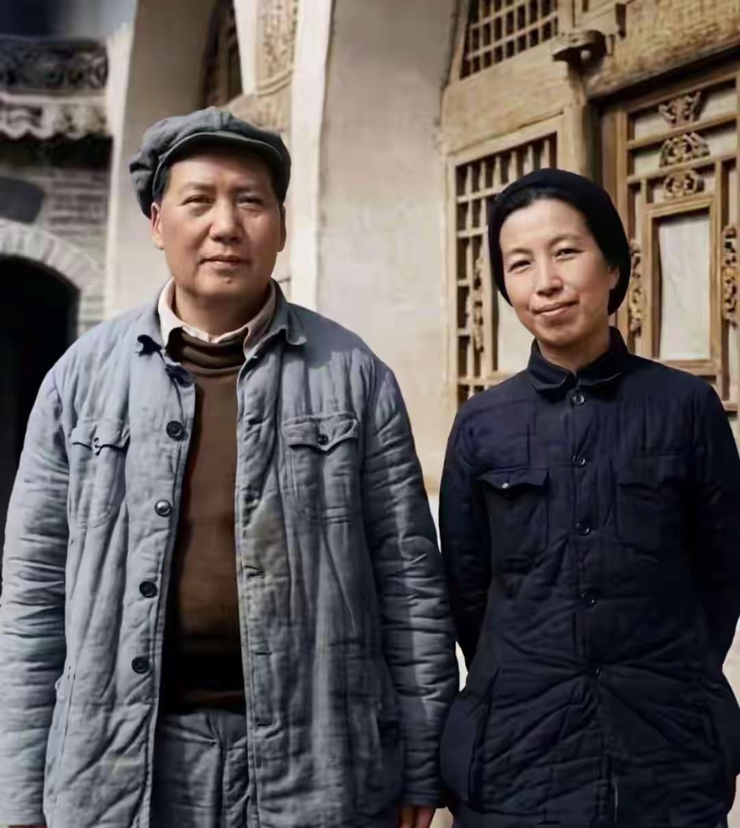 这张脸，才是咱们的“定盘星”最近网上刷到一张老照片，看得人眼眶发热。那是抗战