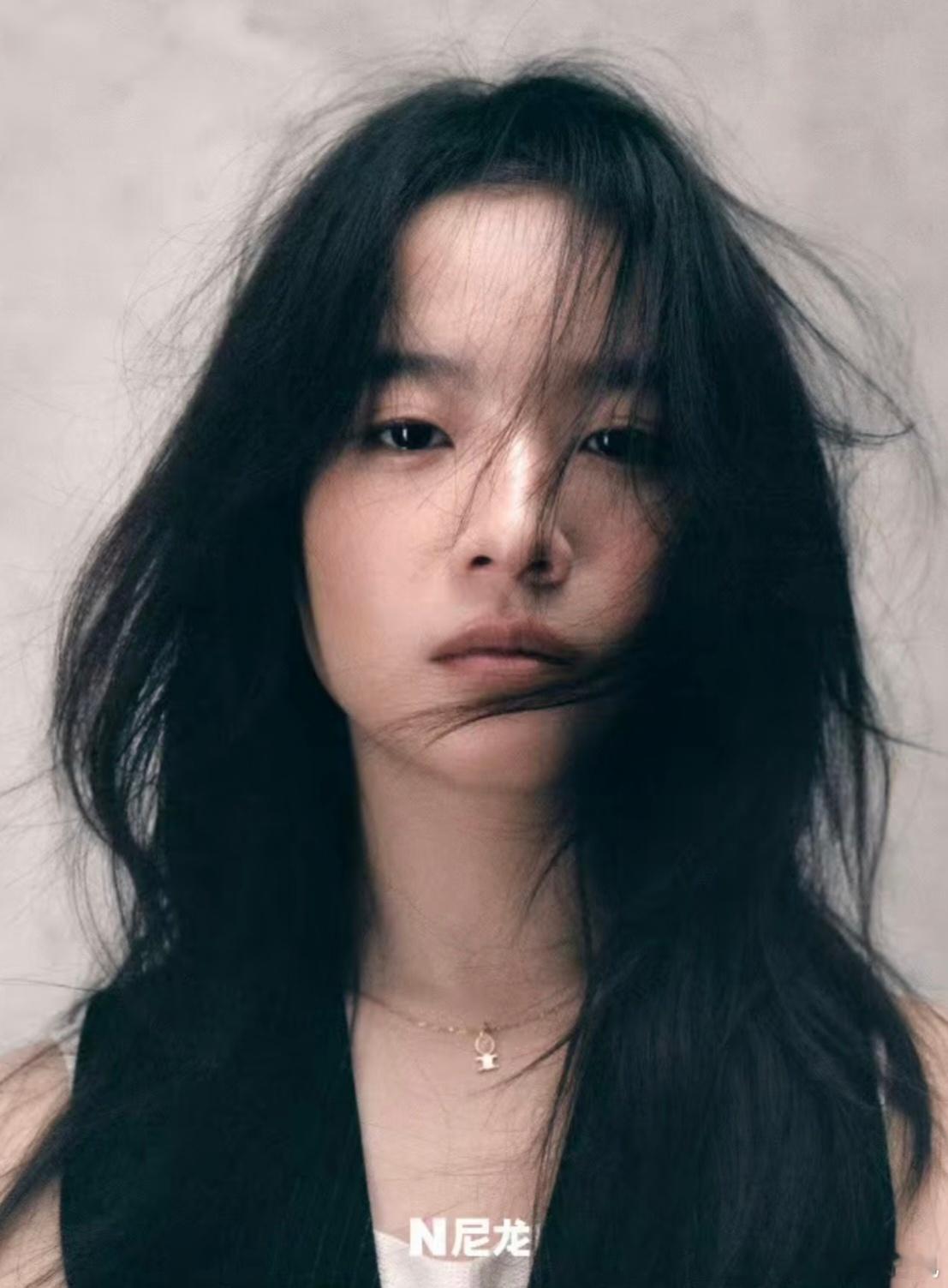 李庚希：NYLON尼龙2023年12月刊封面人物！