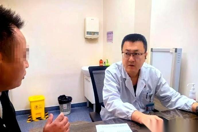 他以为只是开车开累了，腿有点酸。结果医生跟他说，你肺里有血栓，再晚点来，人可能