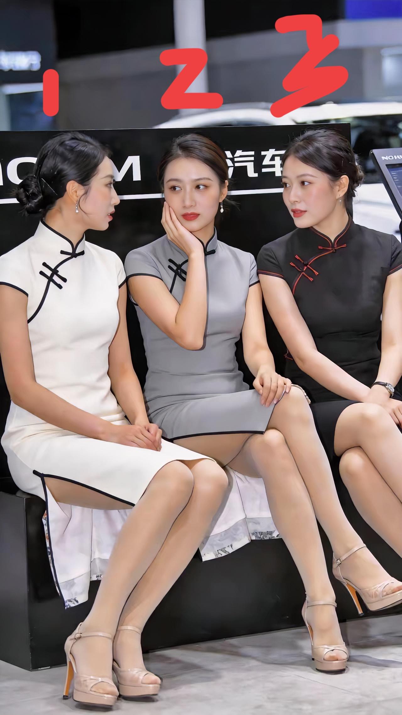 看看三个穿旗袍的美女，谁更美，我选3号，你们选几号