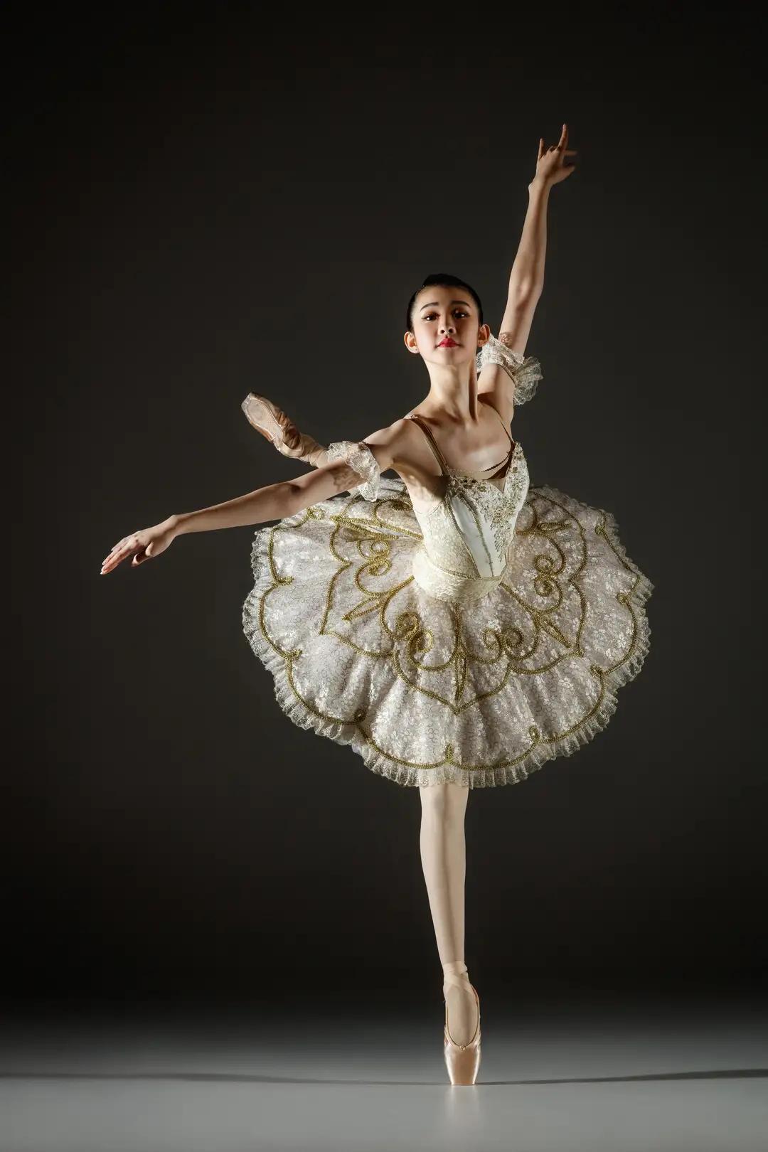 芭蕾女神张艺凡…