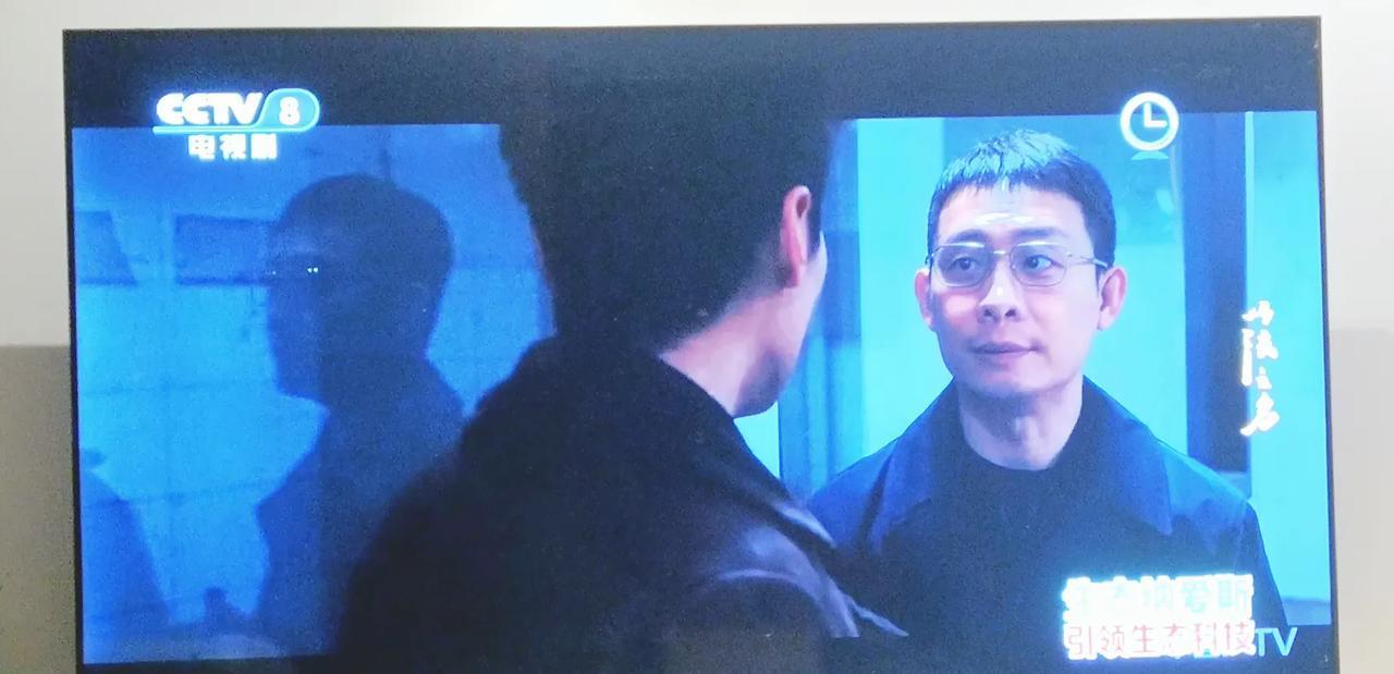 继续追《以法之名》，剧情有进展与突破，洪亮和李人俊两人各自开始了调查。洪亮追查