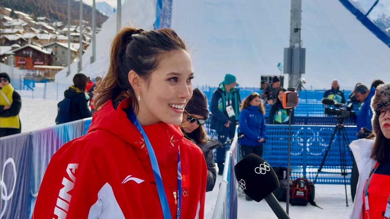 近日在米兰冬奥会上，一场关于体育与政治的争论意外成为了焦点。事情始于美国自由