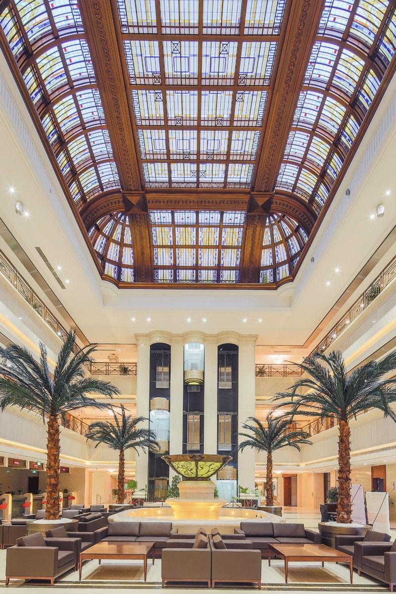 真正会站桩的人：身有金刚架，心有菩萨柔很多人以为站桩就是傻站着——要么全身绷