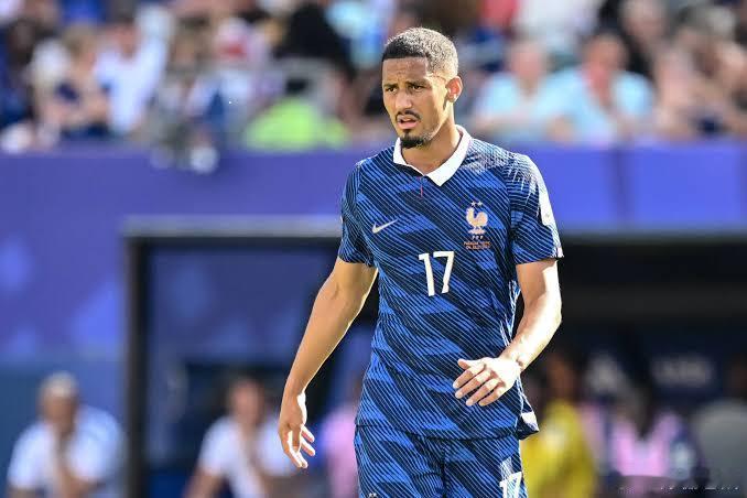 【保守治疗】《队报》：阿森纳后卫萨利巴在最新一轮伤情复查中，检查结果显示其伤势在