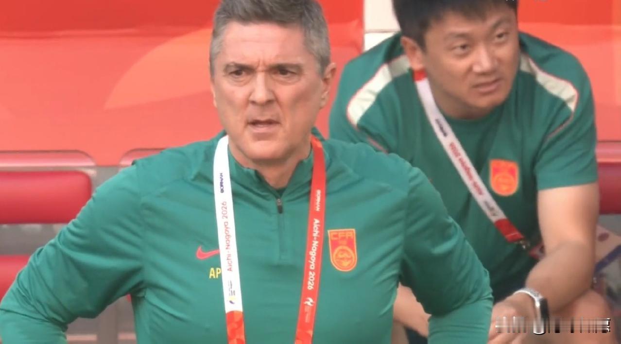 主教练安东尼奥这回真是把“看菜吃饭”的功夫玩明白了！面对半决赛鏖战了120分钟的乌兹别克斯坦，中国U
