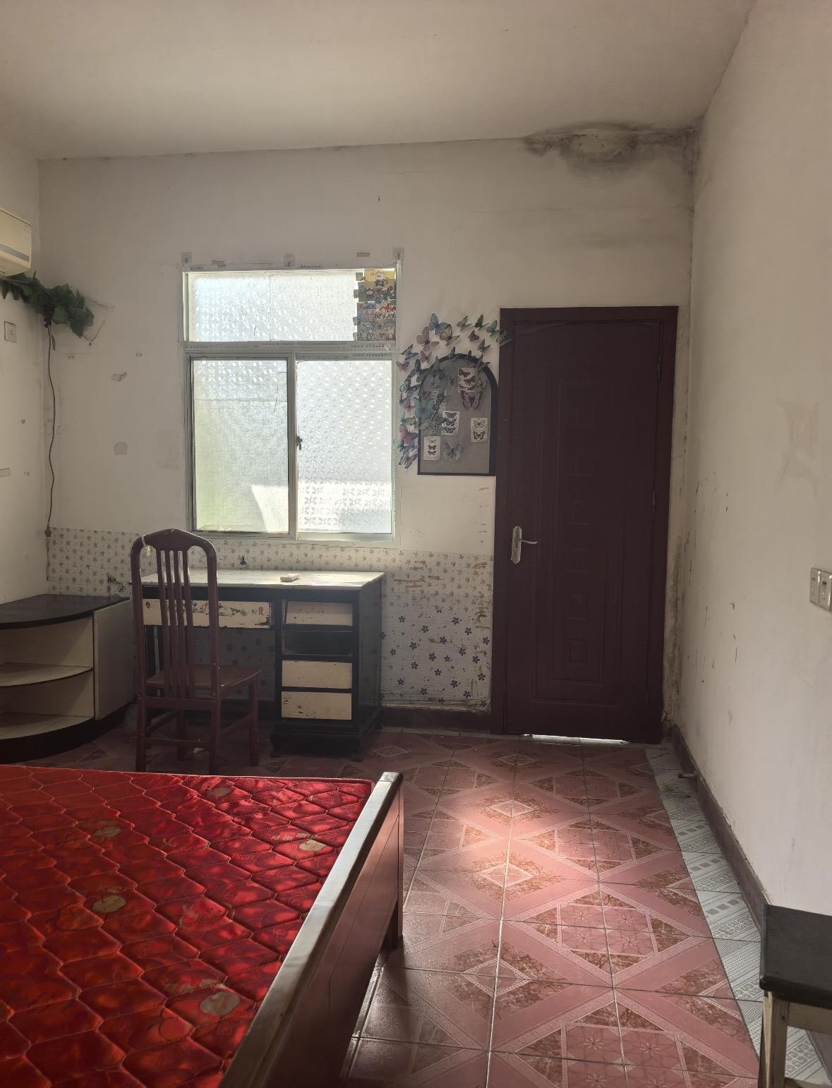 躺在出租屋床上，刚给老公转了1000块创业，问他，创业成功想干嘛？没想到，他说