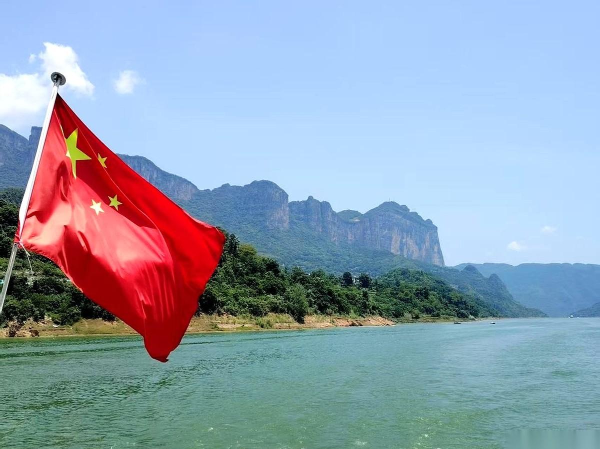 真别追了。这哪是炒股，这简直是在玩《大富翁》摇骰子，地图一摊，今天炒福建，明天