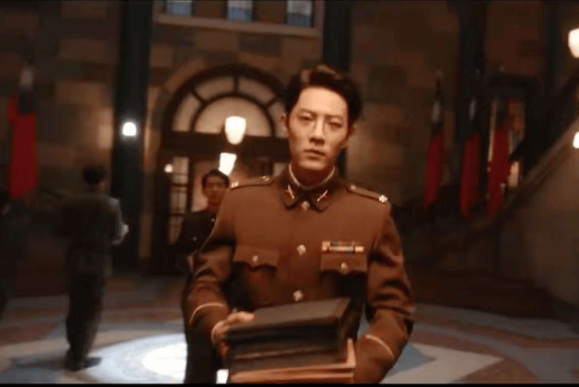 这是荧幕里穿制服最好看的演员，肖战任少白就感觉生在那个年代，毫无一丝违和感。也跟