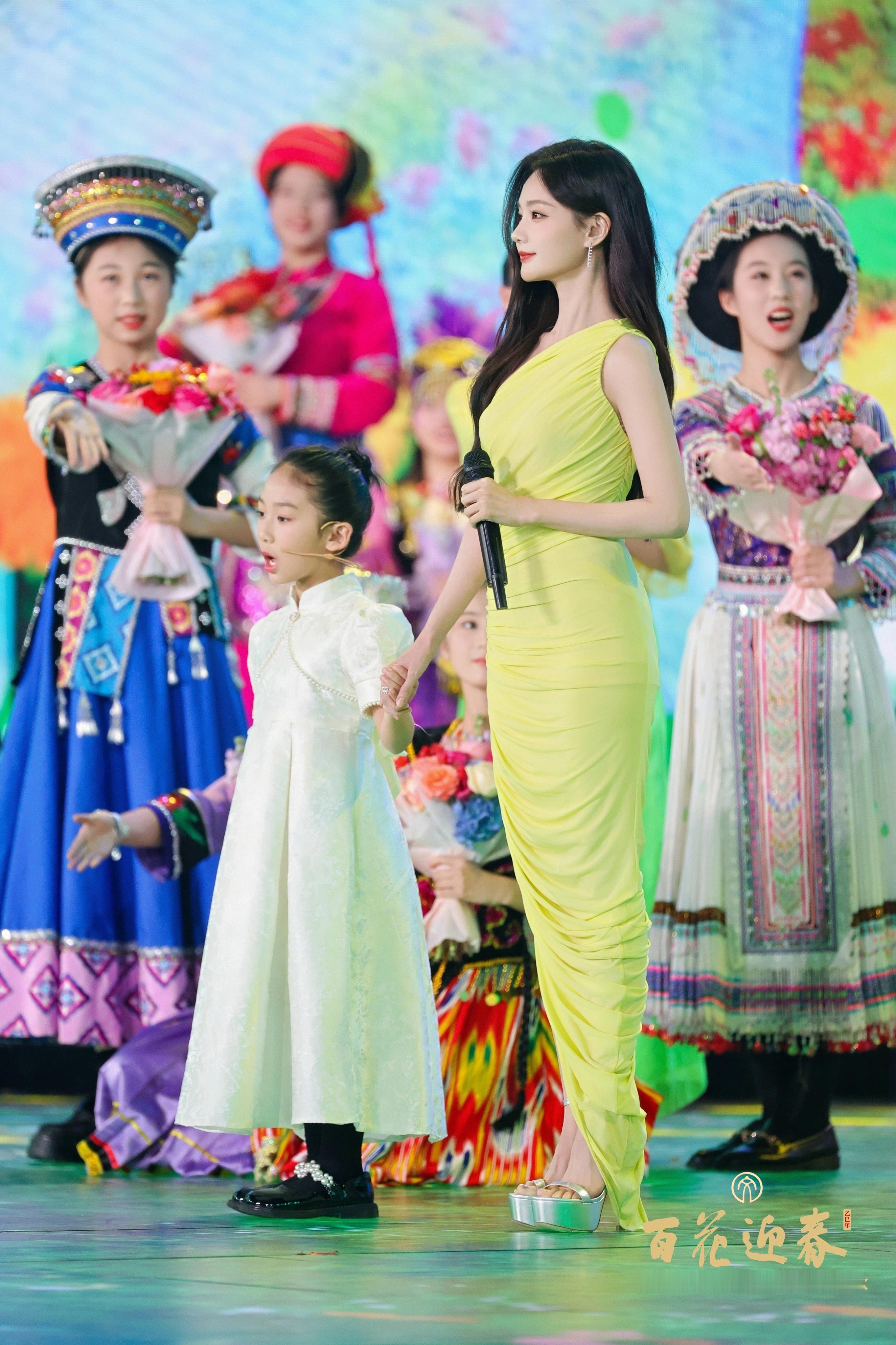 李一桐这辈子第一次看演唱会好激动李一桐在复制粘贴的时代，你是手写的诗[鲜