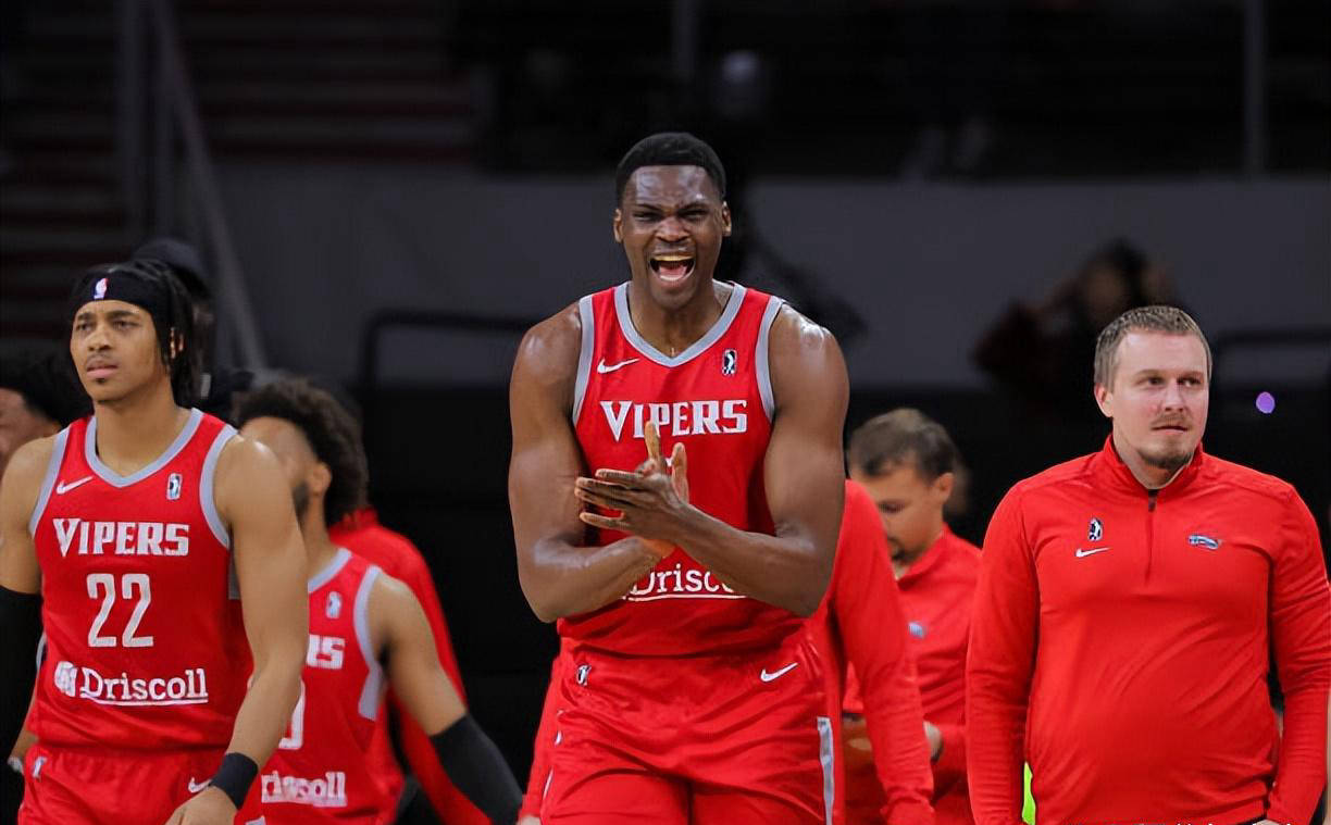 继前火箭球员惠特摩尔被确诊血栓，无限期休战之后，今天又有一位前火箭球员宣布赛季报