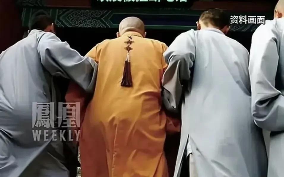 一觉醒来天塌了。这社会哪里还有值得信任的地方，值得信任的人，就连寺庙里的和尚都