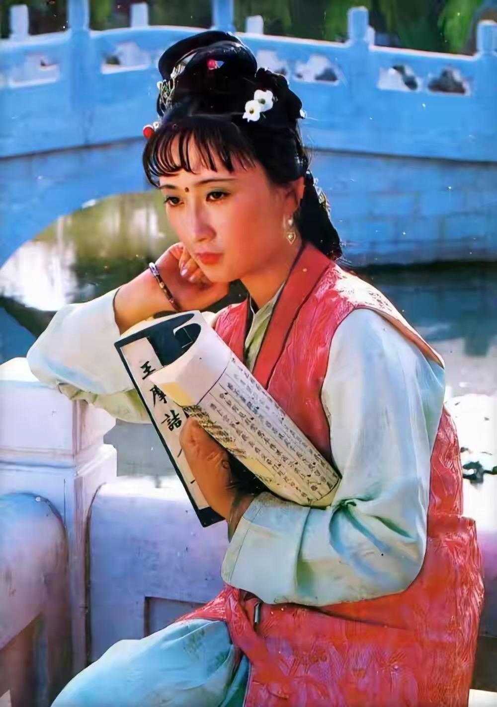 如何评价《红楼梦》里的香菱？曹雪芹为了让这个角色讨喜，阉割了现实逻辑。香