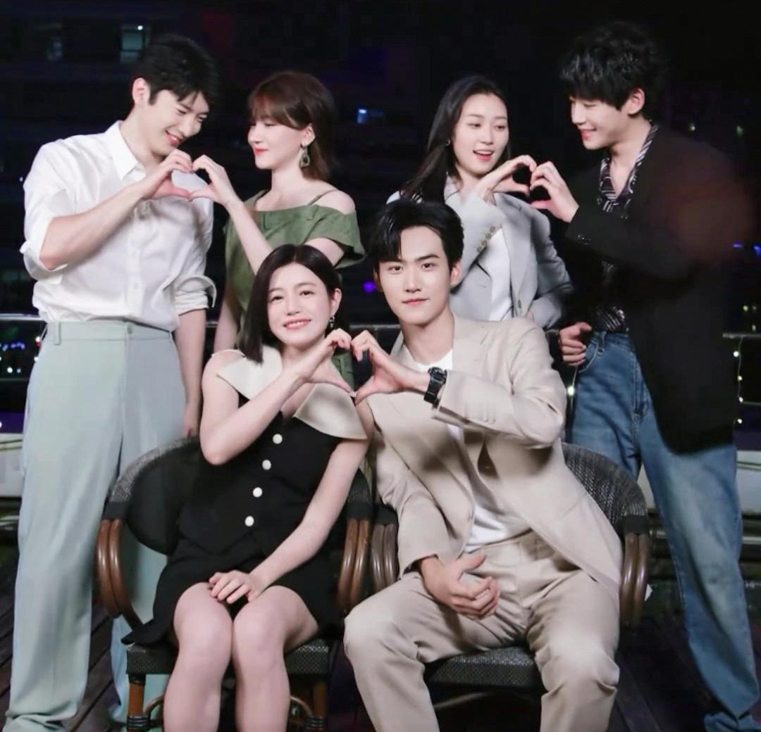 走进《狙击蝴蝶》全程嗑糖🍬根本停不住，主演互动甜😘😘😘[飞吻