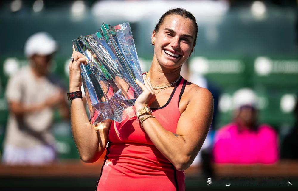 你敢信？世界第一宝座刚坐热，阿尔卡拉斯就被辛纳生生撕下！辛纳硬地一冠血赚1