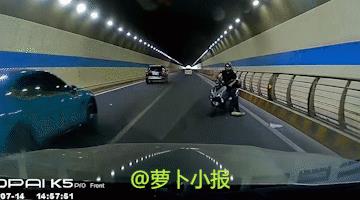 老铁，你自己要是活腻了，别祸祸别人啊。7月14日，山东青岛，看样子像滨海大道隧