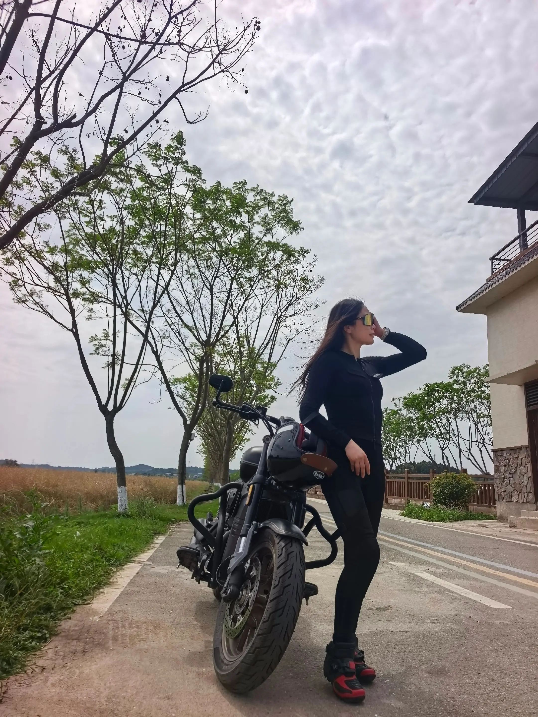 忙里偷闲，抽空骑行，许久不骑，骑技归零☺☺