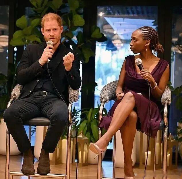 【揭皮二哈】哈里被自己创立的慈善机构起诉！👏法庭文件显示，哈里与前受托人马克・