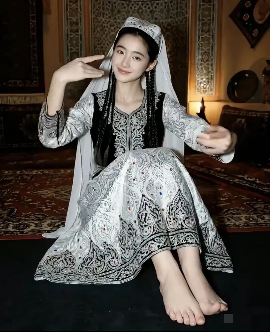 新疆女孩，独有的美丽！大眼睛高鼻梁