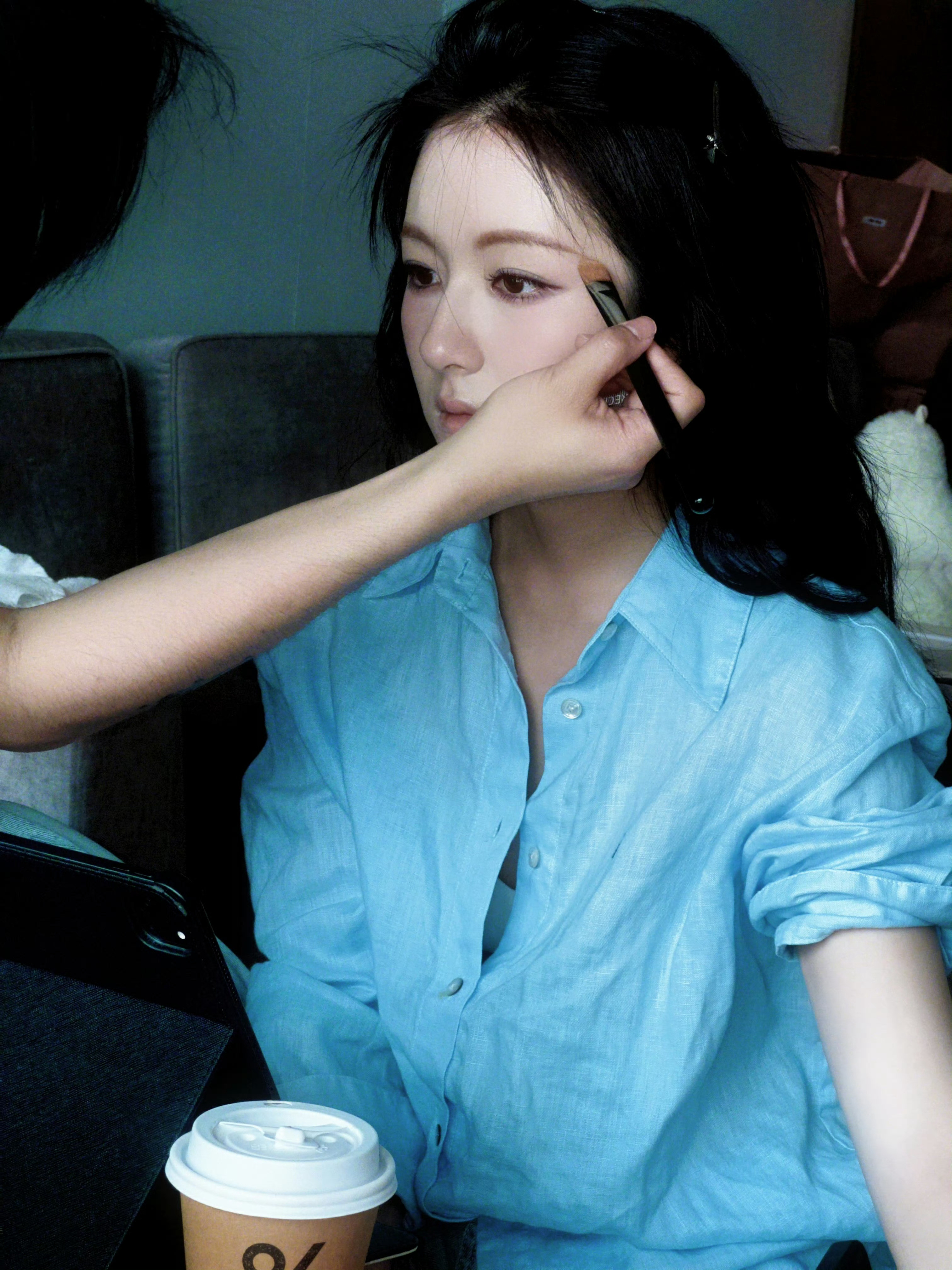 李兰迪我好喜欢这个角度，好美，有种冷冷的神性感。