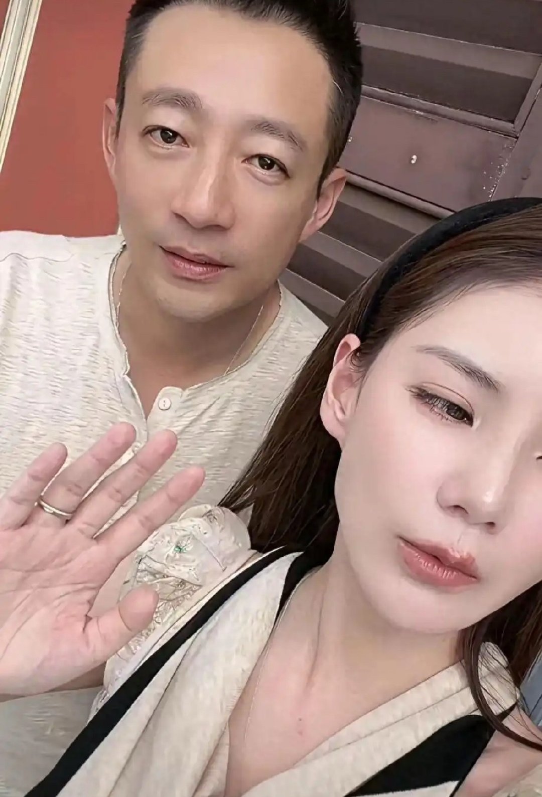 汪小菲马筱梅法国直播！外婆突晒宝宝正脸照萌翻全网，夫妻俩眼眶红了：第一次离开孩子这么久​