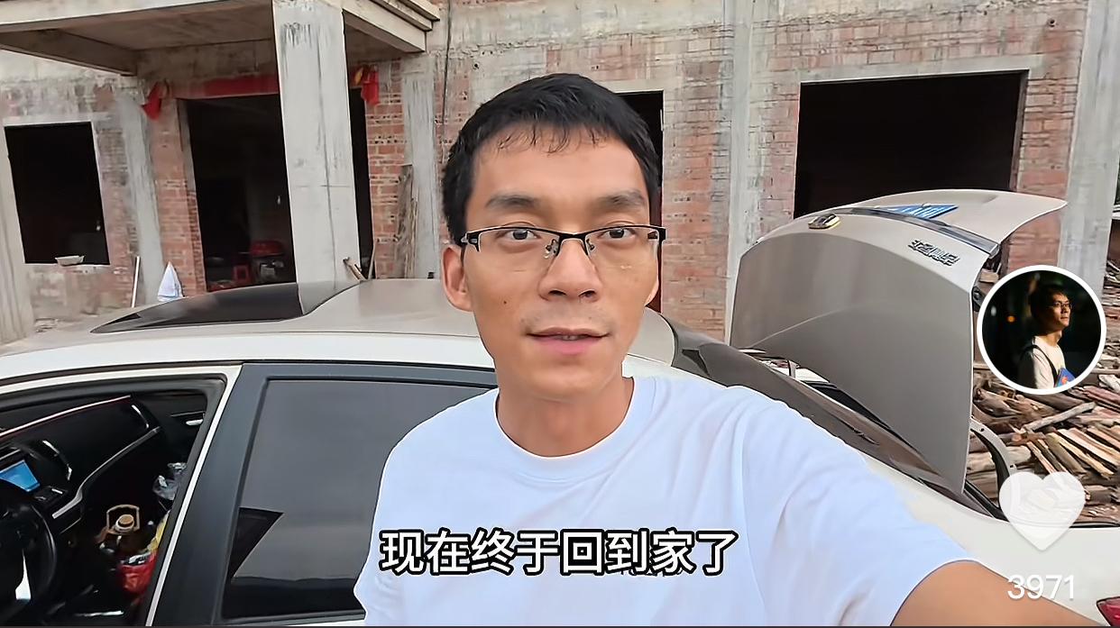唐尚珺旅行半个月，开车走了7000公里，今日终于回到家了。此次出行，唐尚珺一