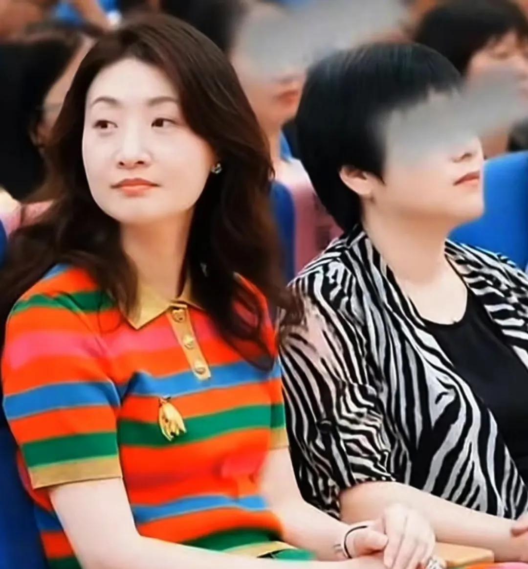 当年看采访以为只是富家千金的标准发言，如今再品，才懂宗馥莉话里藏的满满对宗庆后的