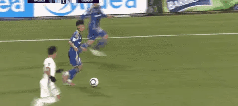 町田泽维亚vs成都蓉城25分钟白崎凌兵禁区外远射炮轰世界波，汀田泽维亚2比0成都