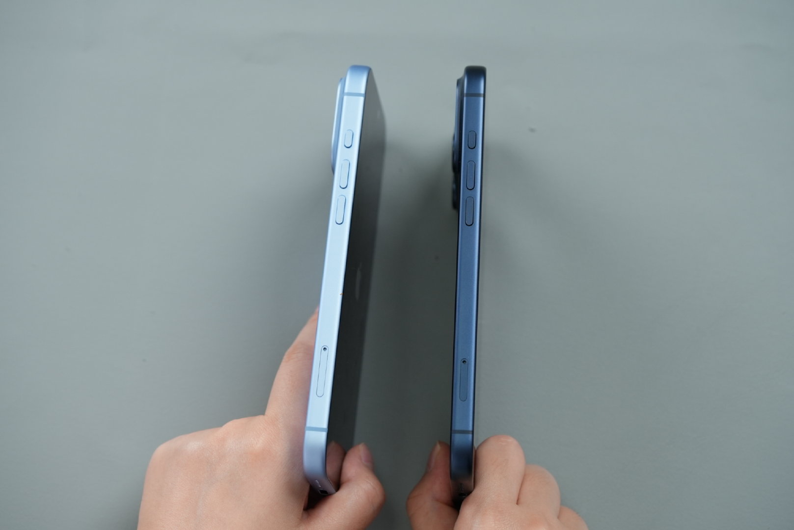 iPhone18ProMaxVSiPhone17ProMax外观基本一模一样，保护套都通用[笑着哭]