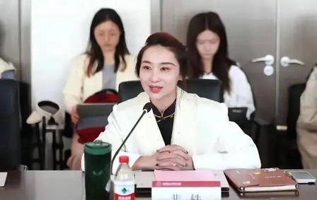 北京理工大学的这位裴老师的“女性权益”课被停掉了。这事儿算好事，但我感觉大概