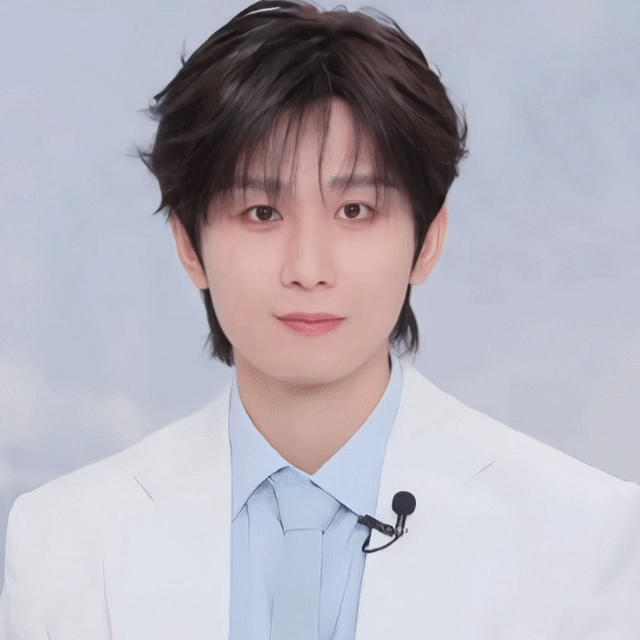 成毅走戏时太过投入掉眼泪成毅你对自己近乎严苛，对他人却极尽宽容，这种“反差的温